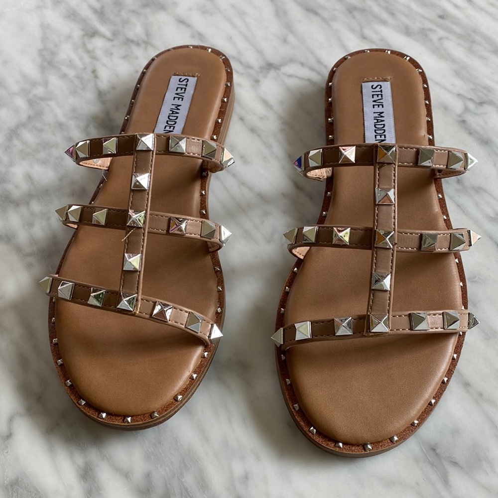 BRAND NEW, W/ BOX Averrill strappy studded gladiator sandal - size 6.5